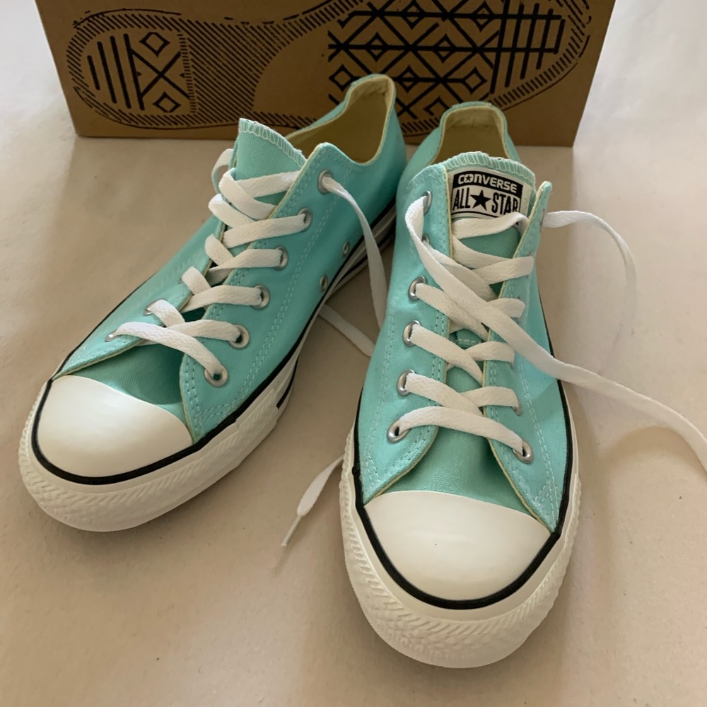 Light blue Converse All Stars 8M/9.5-10W
